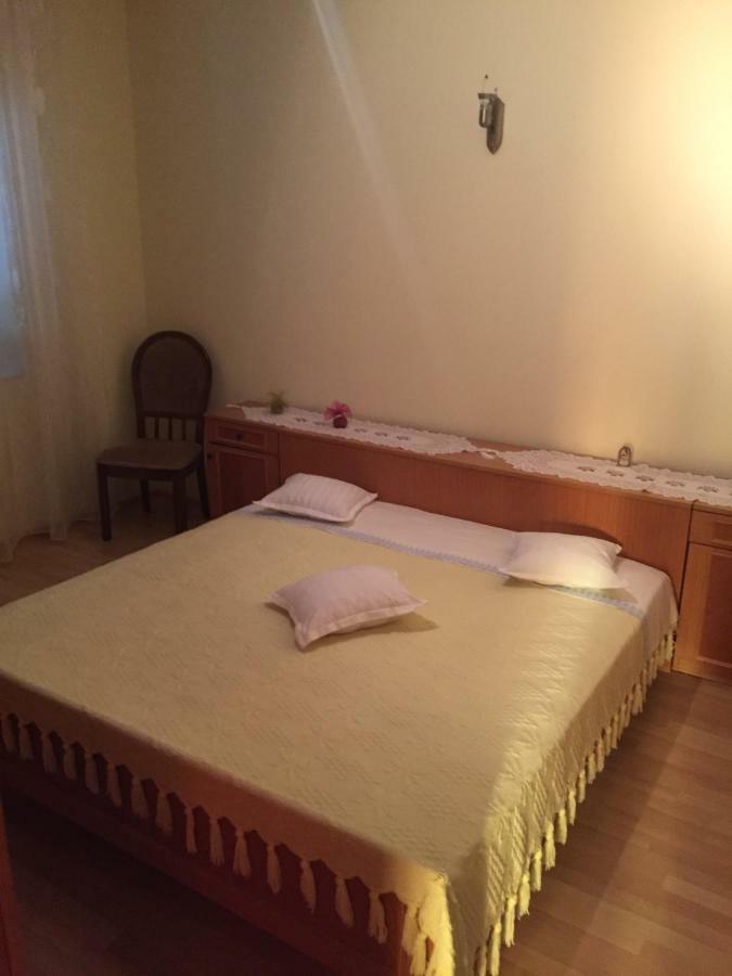 Apartman Frane 6+2 Brodarica  Eksteriør billede
